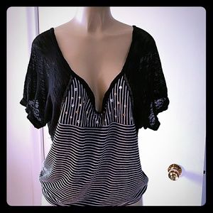 BLACK AND GOLD SHORT SLEEVE TOP